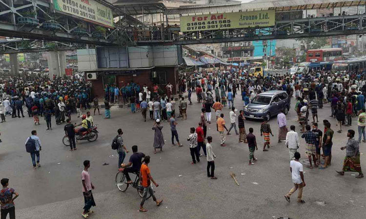 মিরপুরে অটোরিকশা চালকদের সড়ক অবরোধ, যান চলাচল ব্যাহত