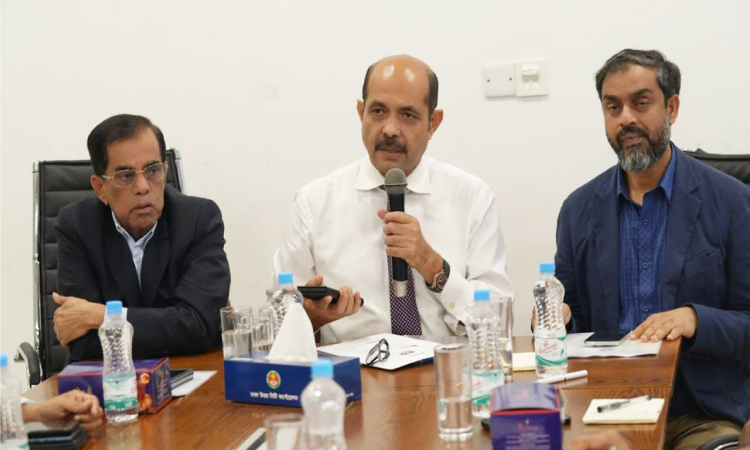 নতুন ১৮টি ওয়ার্ডের সার্বিক উন্নয়ন কার্যক্রম নিয়ে ডিএনসিসি মেয়রের বৈঠক