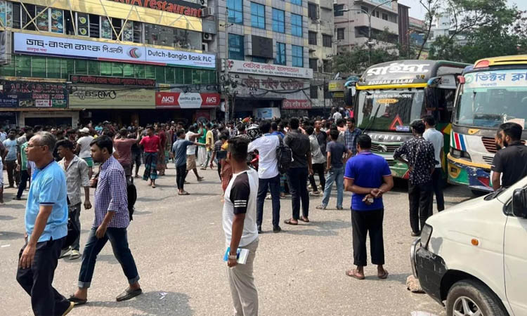 রামপুরায় অটোরিকশা চালকদের সড়ক অবরোধ, তীব্র যানজট