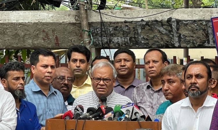 অটোরিকশাচালকদের ওপর স্টিম রোলার চালাচ্ছে সরকার: রিজভী
