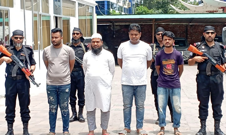 কক্সবাজারে ৭ লাখ ইয়াবাসহ গ্রেফতার ৪