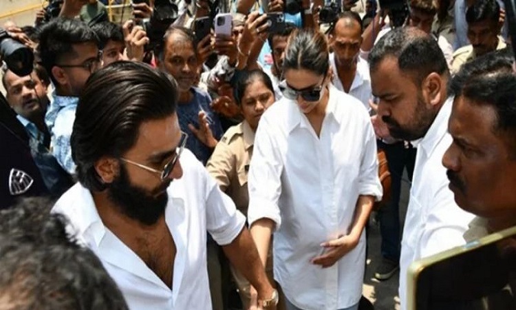 অন্তঃসত্ত্বা দীপিকাকে নিয়ে ভোটকেন্দ্রে রণবীর, স্পষ্ট বেবিবাম্প