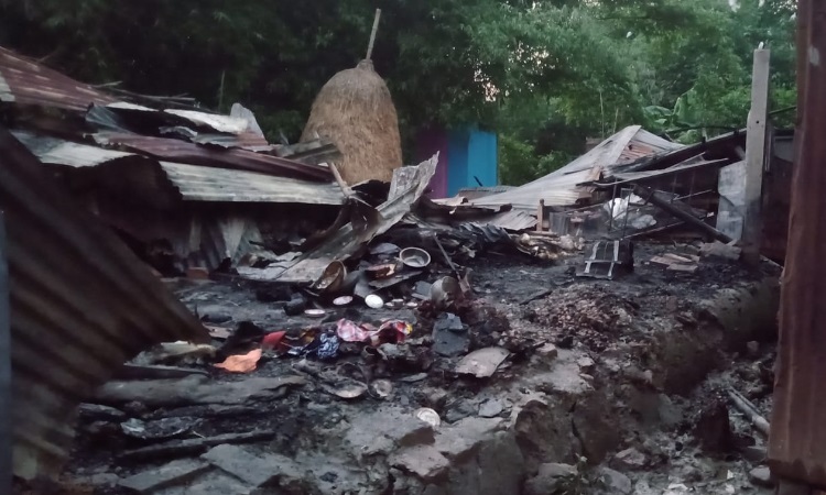 চিলমারীতে ভয়াবহ অগ্নিকাণ্ডে ধান-চালসহ নগদ টাকা পুড়ে ছাই
