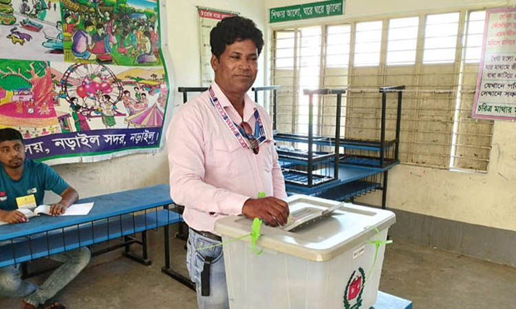 নড়াইলের দুই উপজেলায় চলছে ভোটগ্রহণ