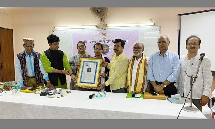 কাজী নজরুল ইসলাম স্মৃতি পুরস্কার পেলেন আবু সাঈদ