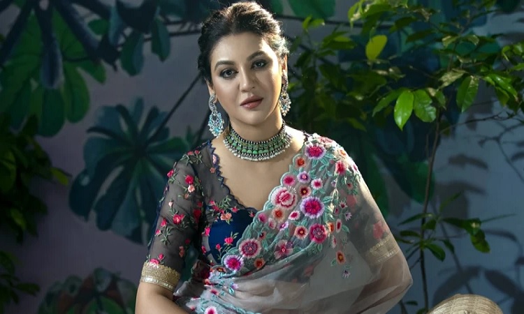 কলকাতায় ‘ডিয়ার মা’ সিনেমার শুটিংয়ে জয়া