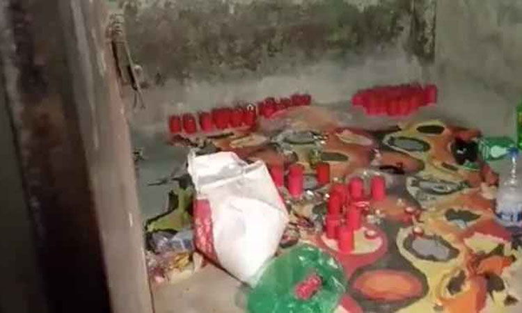 বাড্ডায় ঘিরে রাখা বাড়ি থেকে ৬৫ হাতবোমা উদ্ধার, আটক ৩