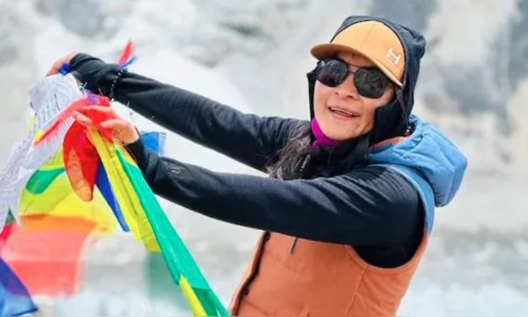 এভারেস্ট জয়ে নারীদের রেকর্ড ভাঙলেন নেপালের ফুঞ্জো লামা