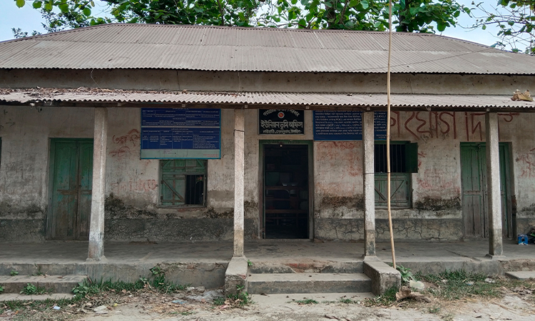 লাউহাটি ভূমি উপ-সহকারীর বিরুদ্ধে অনিয়মের অভিযোগ
