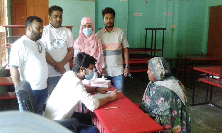 দৌলতপুরে ফ্রি মেডিকেল ক্যাম্প অনুষ্ঠিত