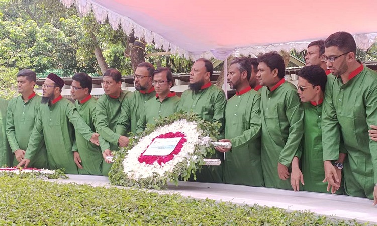 বঙ্গবন্ধুর সমাধি সৌধে বাংলাদেশ কম্পিউটার সোসাইটির নবনির্বাচিত কমিটির শ্রদ্ধা