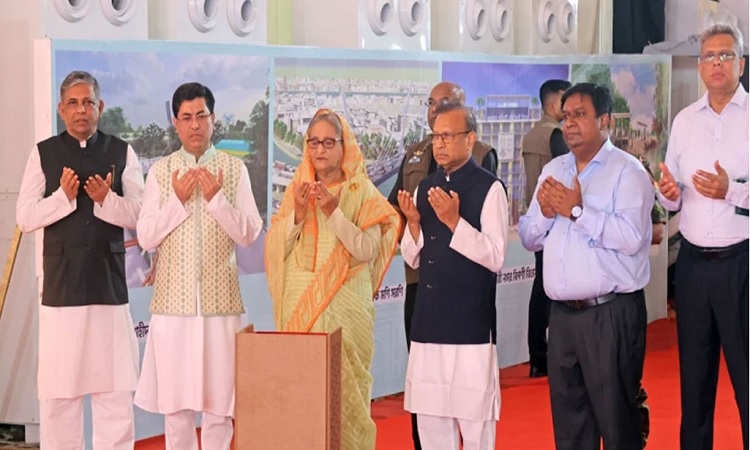 বঙ্গবাজার মার্কেটসহ ৪ প্রকল্পের উদ্বোধন করলেন প্রধানমন্ত্রী