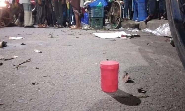 মোহাম্মদপুরে ককটেল বিস্ফোরণে দগ্ধ শিশু