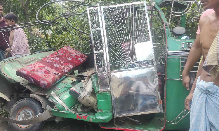 হাটহাজারীতে বাস-সিএনজি মুখোমুখি সংঘর্ষে ২ জনের মৃত্যু