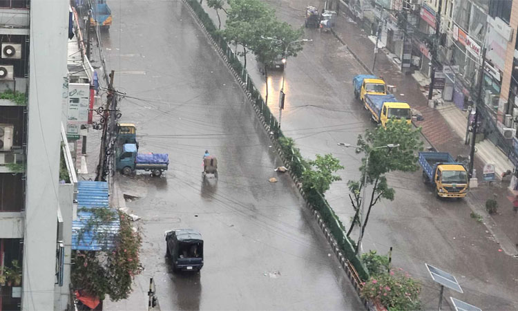 সকালের বৃষ্টিতেও ঢাকার বায়ুমান মাঝারি