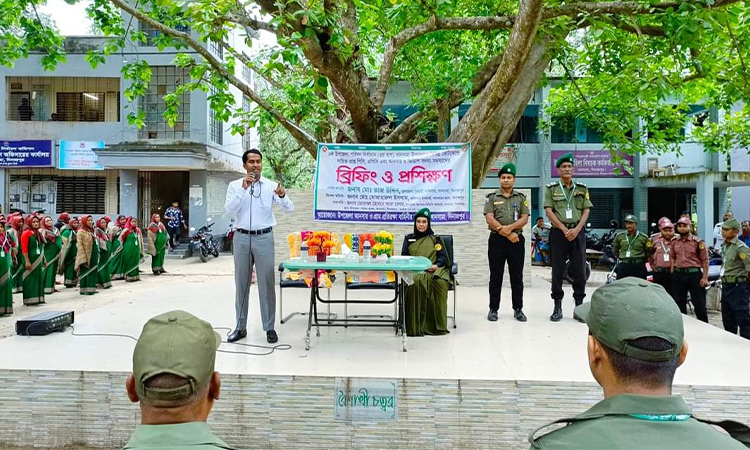 খানসামায় ভোটকেন্দ্রে দায়িত্বপ্রাপ্ত আনসার ও ভিডিপি সদস্যদের ব্রিফিং
