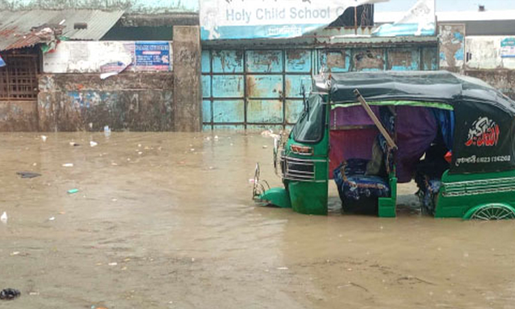 ভারী বৃষ্টিপাতে কক্সবাজারে জলাবদ্ধতা, দুর্ভোগ চরমে