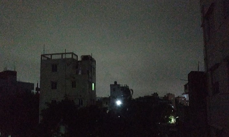 রেমালের তাণ্ডবে ঢাকার কিছু এলাকা বিদ্যুৎবিচ্ছিন্ন