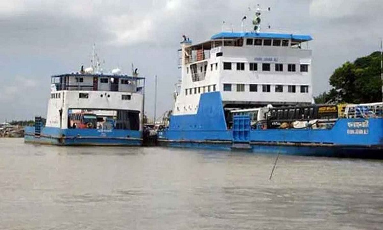 ৪৮ ঘণ্টা পর শরীয়তপুর-চাঁদপুর রুটে ফেরি চলাচল শুরু