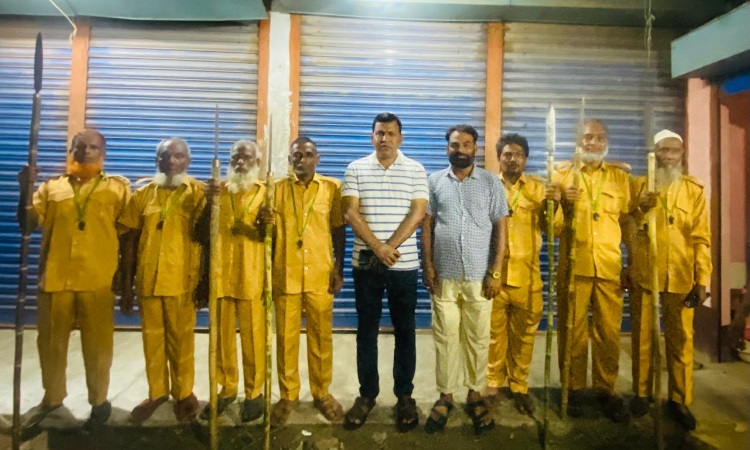 ভালুকায় নৈশ প্রহরীদের মাঝে ইউনিফর্ম বিতরণ