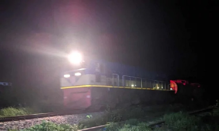 বগি ফেলে ৪ কিলোমিটার গেল ট্রেন