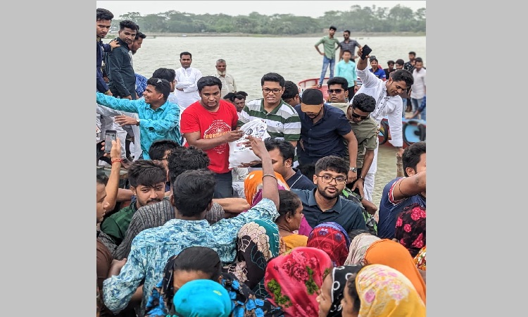 ঘূর্ণিঝড় রেমালে আক্রান্ত অসহায় মানুষের পাশে বাংলাদেশ ছাত্রলীগ