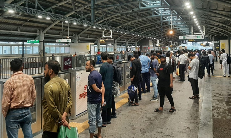 মেট্রোরেল চলাচলে সময় বিভ্রাট, ভোগান্তিতে যাত্রীরা