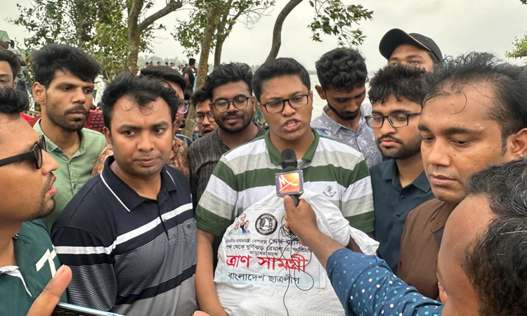 ঘূর্ণিঝড় রেমালে ক্ষতিগ্রস্ত মানুষের পাশে ছাত্রলীগ