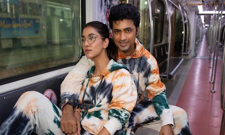 বিবাহিত দেব, আছে তিন বছরের সন্তান!