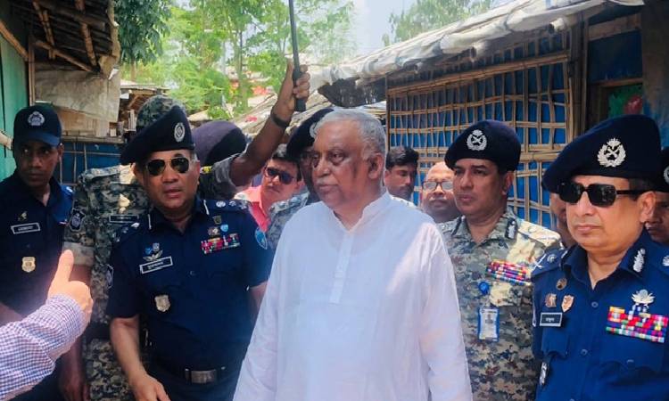 অস্ত্র ও মাদকের সাথে জড়িত রোহিঙ্গাদের চিহ্নিত করার চেষ্টা করছি: স্বরাষ্ট্রমন্ত্রী