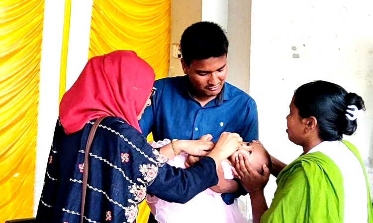 হিলিতে ভিটামিন-এ প্লাস ক্যাম্পেইনের উদ্বোধন