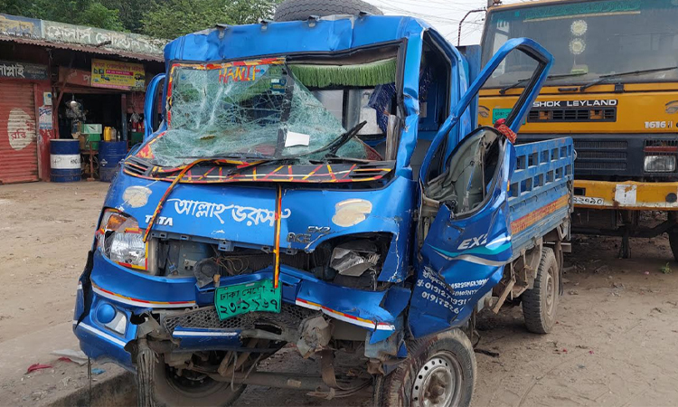 গাজীপুরে ট্রাক-পিকআপ ভ্যানের সংঘর্ষে নিহত ২