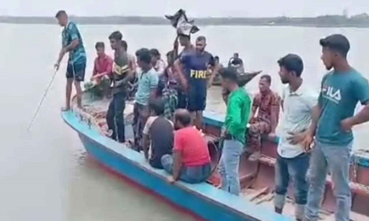 বরিশালে নদীতে পড়ে নিখোঁজের ২৯ ঘণ্টা পরও বৃদ্ধের সন্ধান মেলেনি