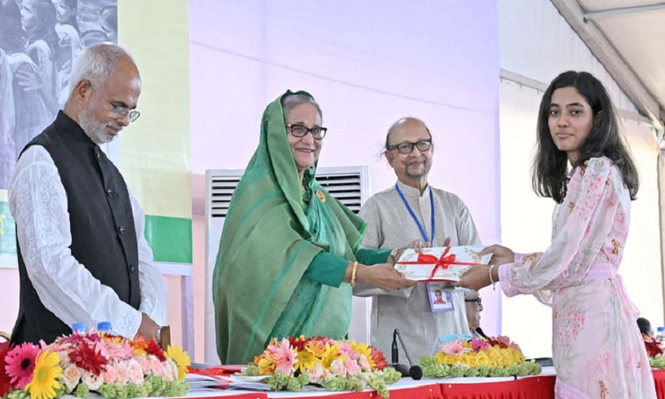প্রযুক্তির এই যুগে আমাদের ছেলেমেয়েরাও পিছিয়ে থাকবে না: প্রধানমন্ত্রী