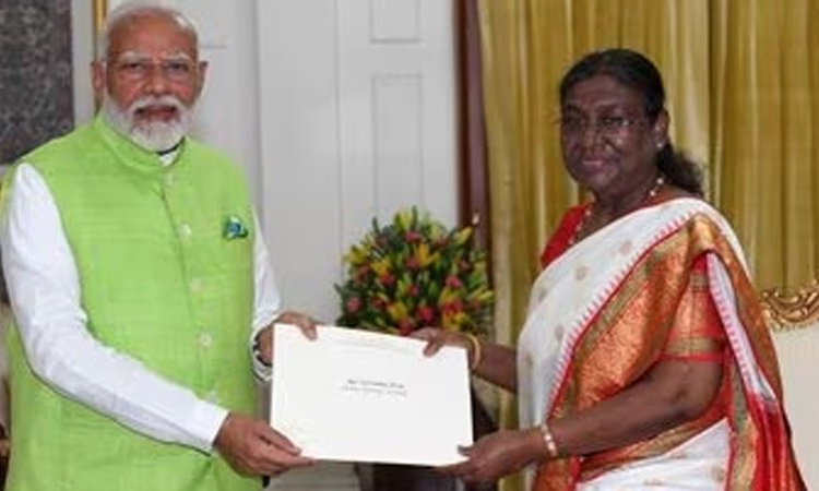 পদত্যাগ করলেন নরেন্দ্র মোদি