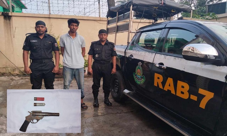 খাগড়াছড়িতে অস্ত্রসহ যুবক আটক