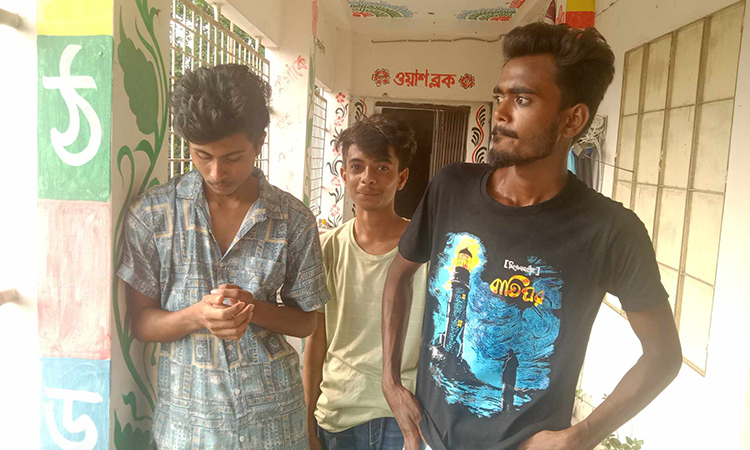 টাঙ্গাইলে জাল ভোট দেয়ার সময় ৩ যুবক আটক