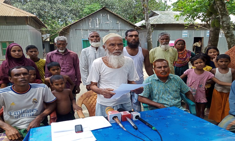 ডিক্রি প্রাপ্ত জমি দখলের পাঁয়তারা, ভুক্তভোগী পরিবারের সংবাদ সম্মেলন