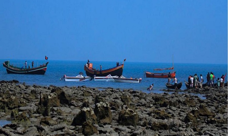 নির্বাচন কর্মকর্তাদের ওপর মিয়ানমার থেকে গুলি