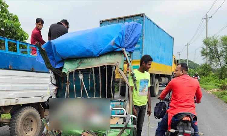 গাজীপুরে অটোরিকশা-বাসের মুখোমুখি সংঘর্ষে নিহত ২