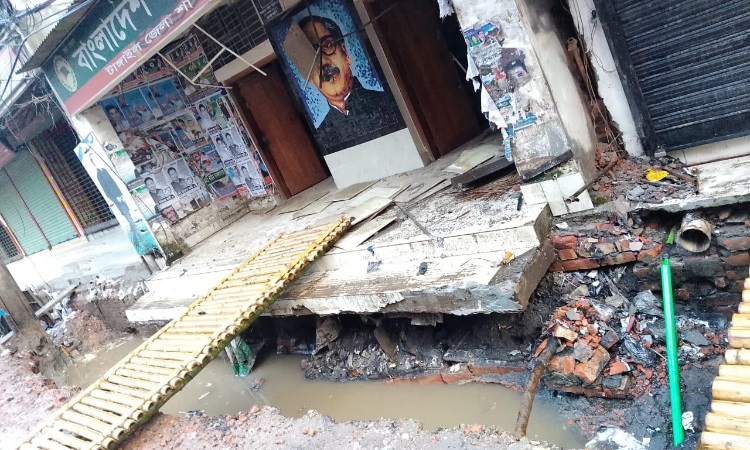 টাঙ্গাইল আওয়ামী লীগ অফিসে বিস্ফোরণ, ব্যাপক ক্ষয়ক্ষতি
