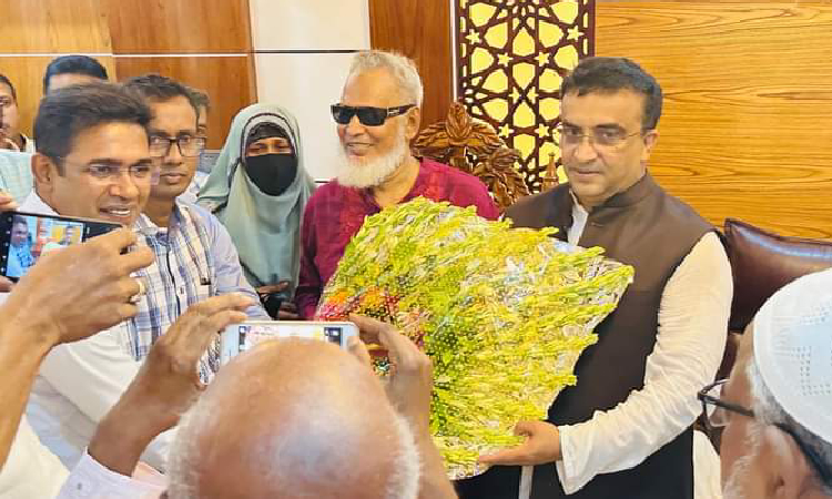 সাবেক উপজেলা চেয়ারম্যানকে রাজকীয় বিদায় দিলেন নতুন চেয়ারম্যান
