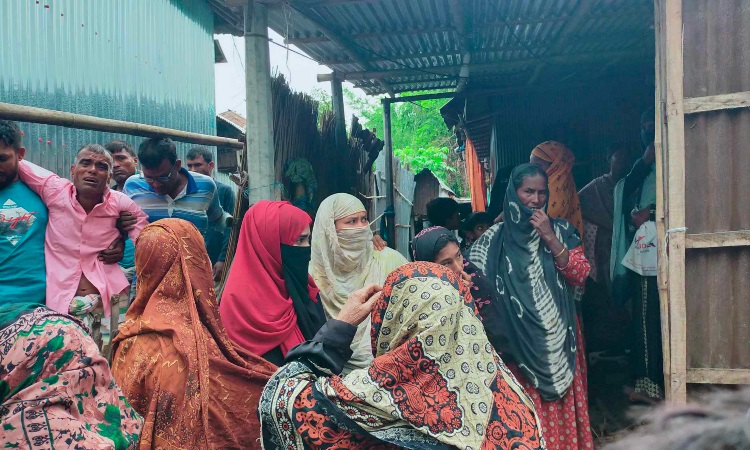 গুরুদাসপুরে বজ্রপাতে গৃহবধুর মৃত্যু