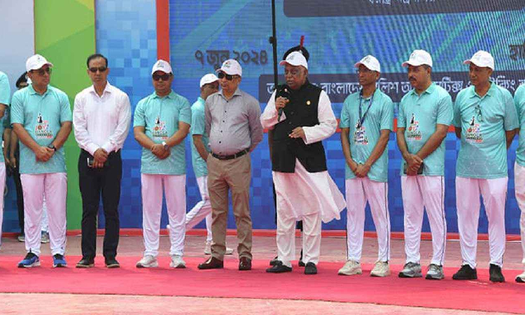 যেকোনো দুর্যোগে মানুষের পাশে দাঁড়িয়ে পুলিশ দৃষ্টান্ত স্থাপন করেছে: স্বরাষ্ট্রমন্ত্রী