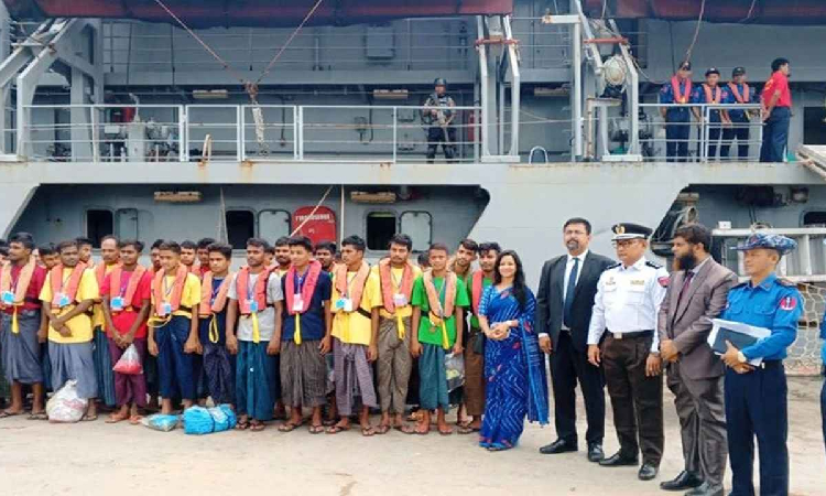 আরও ৪৫ বাংলাদেশি মিয়ানমারের কারাগার থেকে দেশে ফিরছেন আগামীকাল