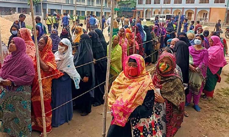 রেমালে স্থগিত ১৯ উপজেলায় ভোটগ্রহণ চলছে