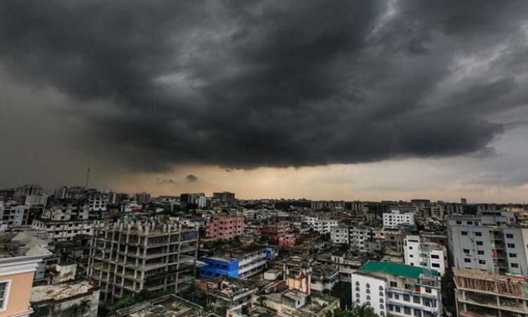 মেঘাচ্ছন্ন আকাশেও বায়ু দূষণে ঢাকা