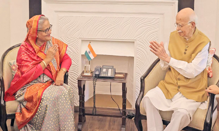 বিজেপির বর্ষীয়ান নেতা এল কে আদভানির সঙ্গে শেখ হাসিনার সৌজন্য সাক্ষাৎ