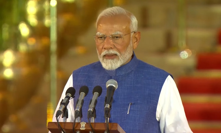 ভারতের প্রধানমন্ত্রীর হিসেবে টানা তৃতীয়বার শপথ নিলেন মোদি