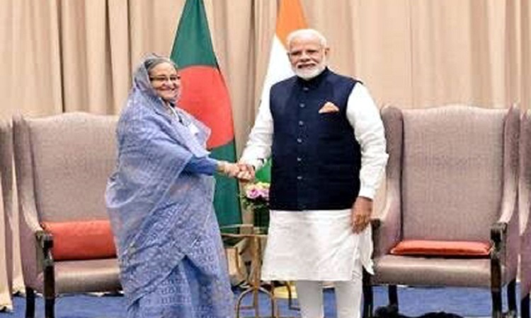 নরেন্দ্র মোদীকে বাংলাদেশ সফরের আমন্ত্রণ জানালেন শেখ হাসিনা